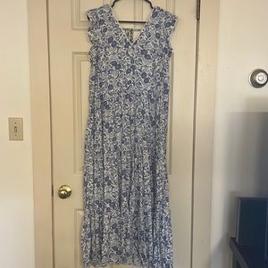 Old Navy Maxi Dress with flutter sleeves.